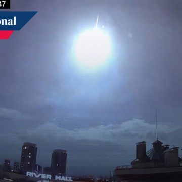 Satélite de la NASA cae en Ucrania; provoca destello en el cielo
