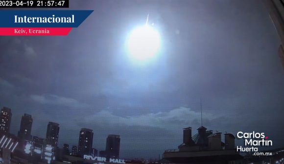 Satélite de la NASA cae en Ucrania; provoca destello en el cielo