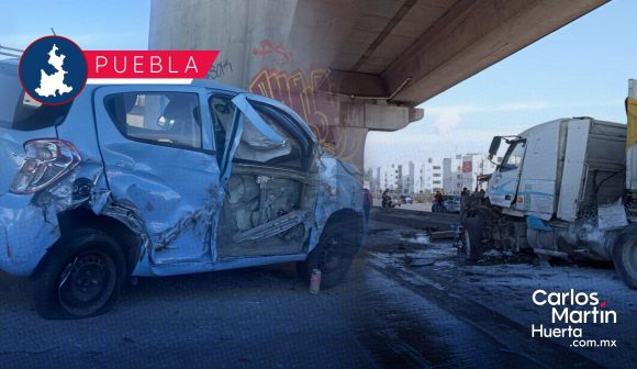Así fue el aparatoso accidente en la México-Puebla; tráiler choca contra columna