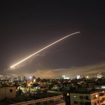 Israel ataca a Siria con cohetes y drones