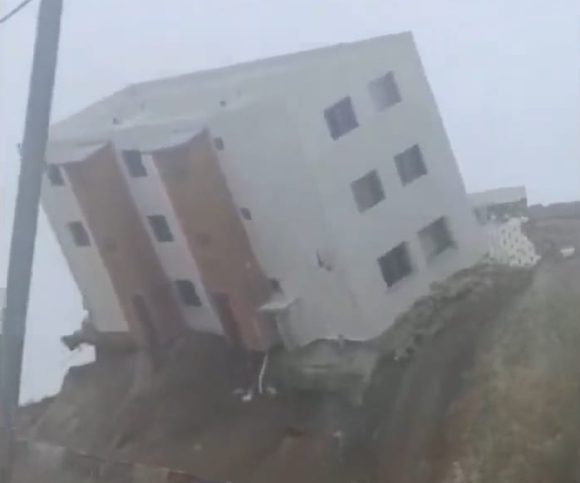 (VIDEO) Colapsa segundo edificio del fraccionamiento La Sierra en Tijuana