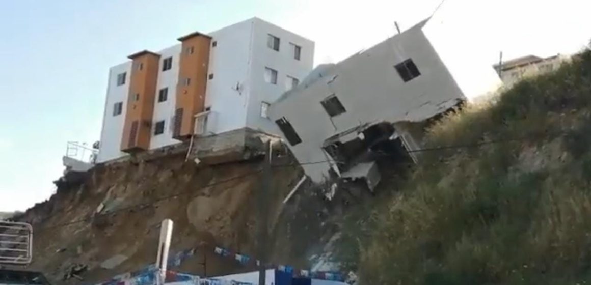 (VIDEO) Colapsa edificio del fraccionamiento La Sierra en Tijuana