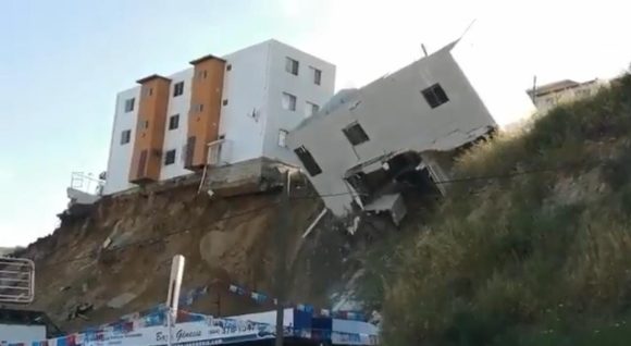 Colapso edificio Tijuana (VIDEO) Colapsa edificio del fraccionamiento La Sierra en Tijuana