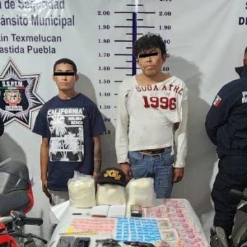 Detienen a dos sujetos con armas y droga en Texmelucan