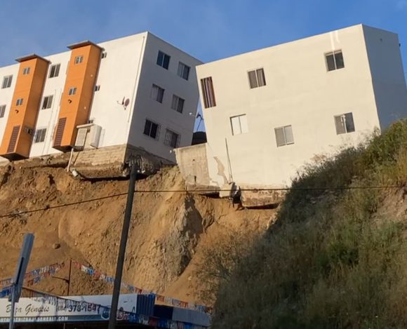 Edificios colapso - Tijuana A punto del colapso dos edificios en Tijuana