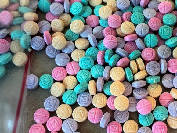 Estadounidenses trafican el 85% del fentanilo: Moctezuma