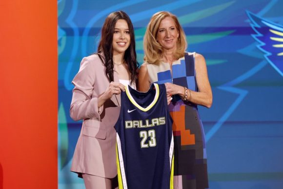 Lou López se convierte en la primera basquetbolista mexicana en llegar a la WNBA