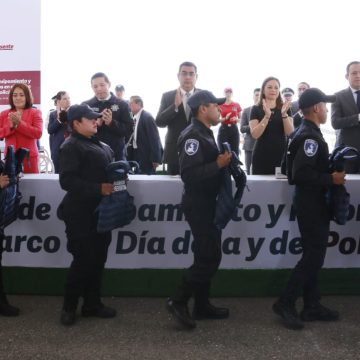 Reciben policías estatales mil 494 kits de uniformes y mil 100 chalecos balísticos