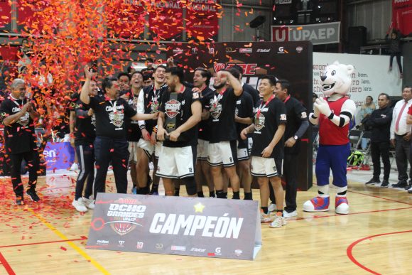 Los Tigres Blancos de la UMAD campeones en el Ocho Grandes