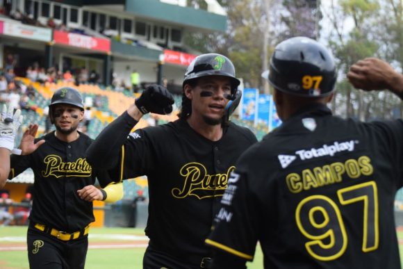 Los Pericos se preparan para medirse a los Leones de Yucatán