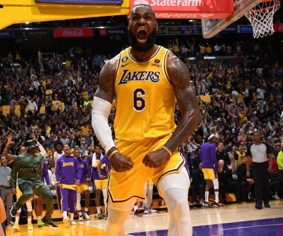 Los Lakers se colocan a un triunfo de avanzar a las semifinales del Oeste