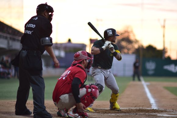 Los Pericos apalearon al Águila y se quedaron con la Baja Series