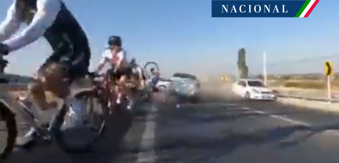 Conductor en presunto estado de ebriedad arrolla a ciclistas en carretera de Querétaro