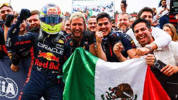 Checo Pérez gana con gran dominio el GP de Azerbaiyán