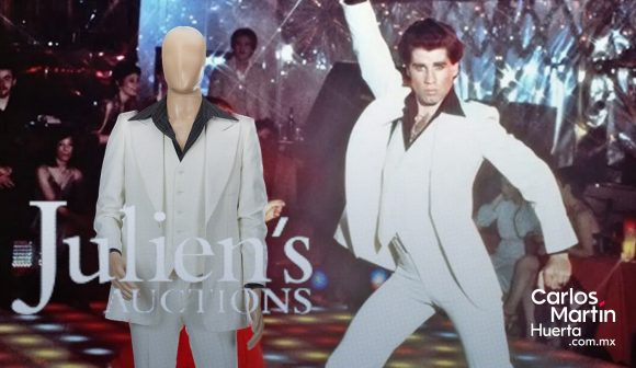 Subastará traje que utilizó John Travolta en “Fiebre de Sábado por la Noche”