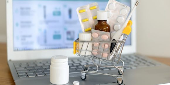 bigstock-shopping-cart-toy-with-medicam-289592857-1 Cofepris detecta farmacias irregulares en línea