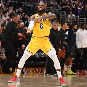 Los Lakers de Los Ángeles vienen de atrás y se meten a Playoffs