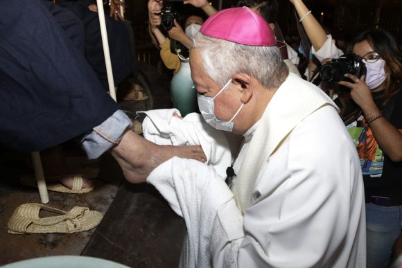 lavatorio-de-pies-568135 Arzobispo de Puebla, renovó el gesto del lavatorio de pies