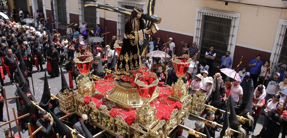 Con devoción y fe se realiza procesión del Viernes Santo en Puebla