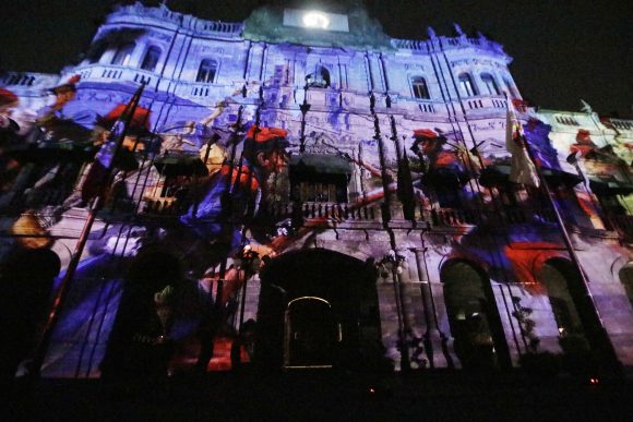 Video mapping revive la Batalla del 5 de Mayo en el centro de Puebla