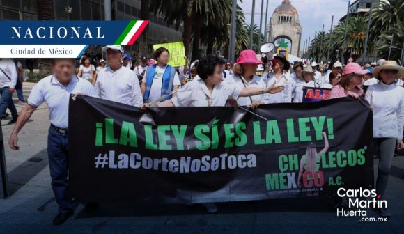 Marchan en apoyo a la SCJN y retiran plantón frente a sede