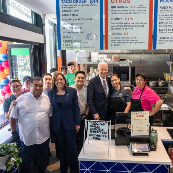 Joe Biden celebra el 5 de Mayo en una taquería en Washington