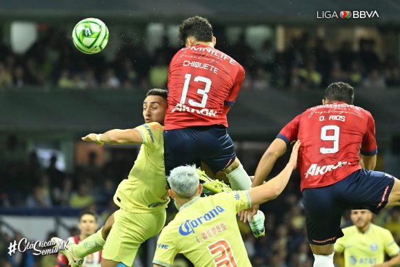 Chivas elimina al América en el Estadio Azteca