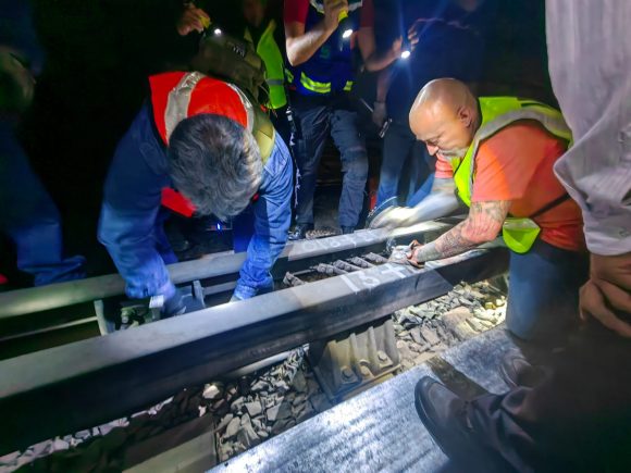 FxBv39WagAA9iGS Por corto circuito interrumpen servicio en Línea 3 del Metro