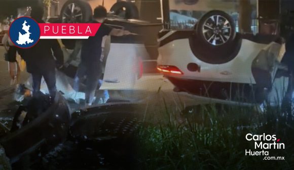 Jóvenes presuntamente borrachos se voltean en la Juárez