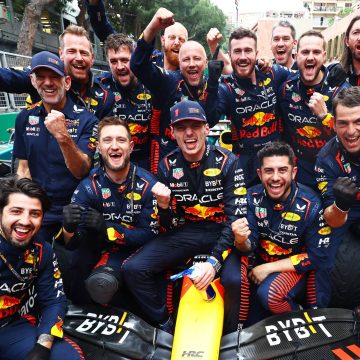 Verstappen gana el GP de Mónaco; Checo queda 16