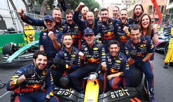 Verstappen gana el GP de Mónaco; Checo queda 16