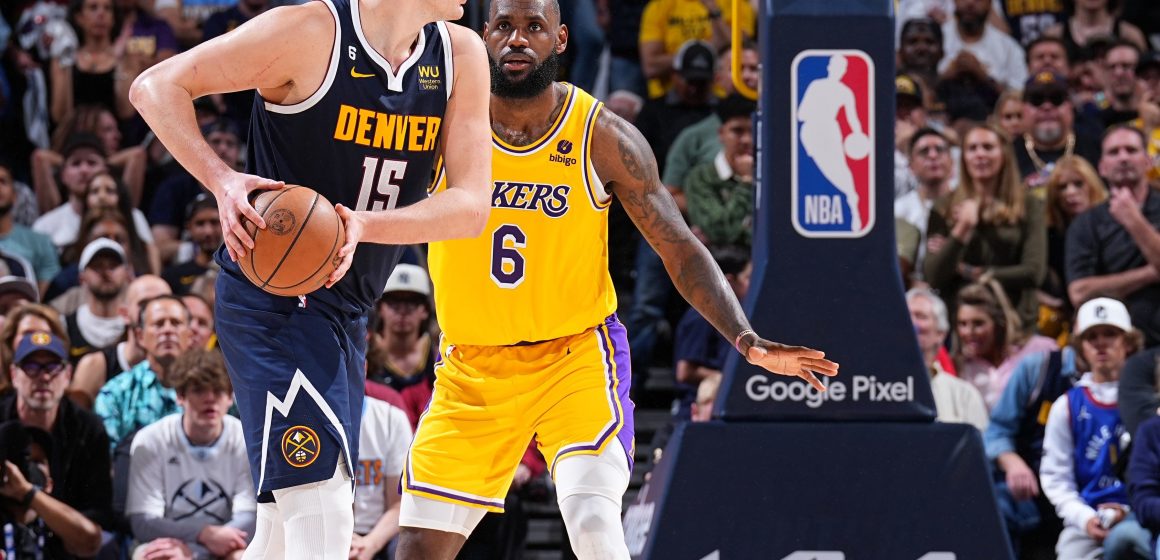 Los Nuggets superan a Lakers y toman ventaja de dos en el Oeste