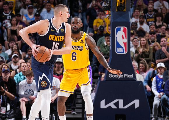 Los Nuggets superan a Lakers y toman ventaja de dos en el Oeste