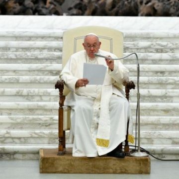 Papa Francisco retoma agenda tras fiebre
