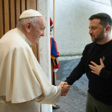 Papa Francisco se reúne con Zelenski en el Vaticano