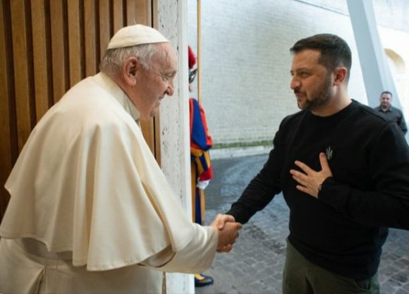 Papa Francisco se reúne con Zelenski en el Vaticano