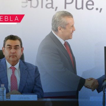 Llama Sergio Salomón elevar estándares de profesionalización al entregar RVOE