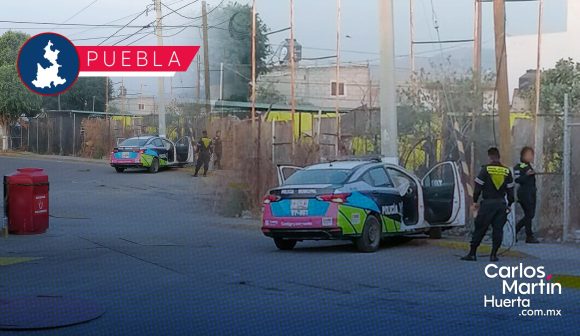Tras persecución, patrulla municipal choca contra poste de luz