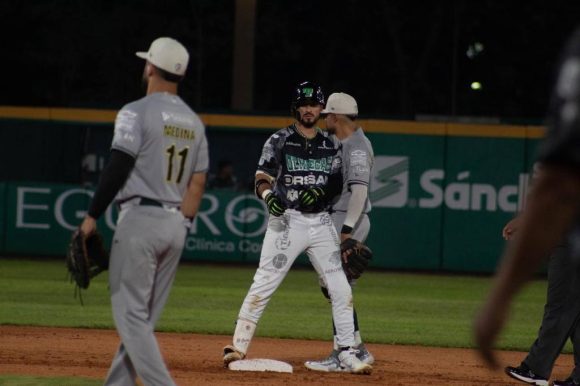 Los Olmecas empataron la serie ante los Pericos de Puebla