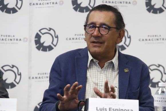 Canacintra pide que se distribuyan los libros de texto anteriores, mientras se corrigen los nuevos  