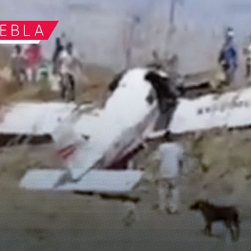 Se desploma avioneta en carretera a Calpan, de San Diego Cuachayotla