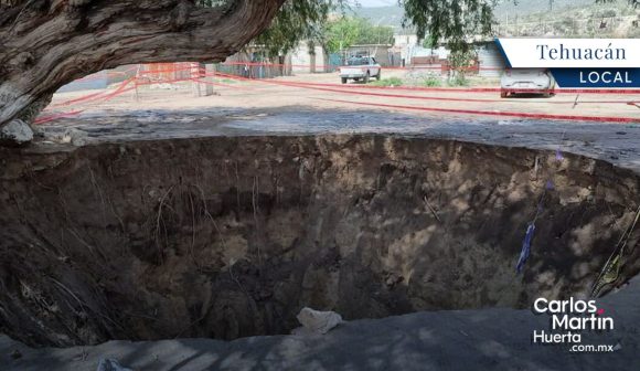 Socavón en Tehuacán; con 7 metros de profundidad