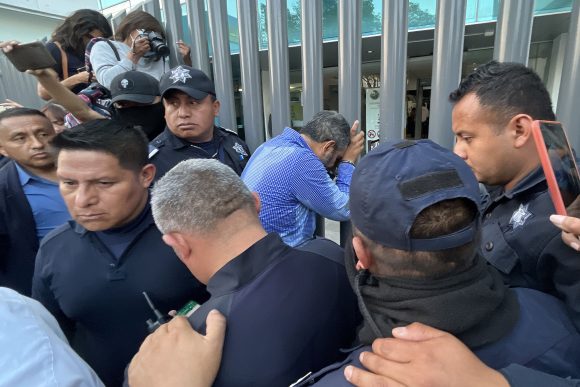 FISCALIA . DETENIDO Confirman detención de conductor que intentó atropellar a ciclistas sobre la Recta a Cholula