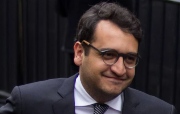 Exhiben que amigos del hijo de AMLO obtienen contratos millonarios