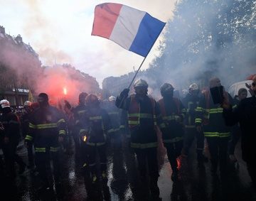 Manifestaciones del 1 de mayo en Francia deja 108 policías heridos