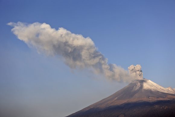 volcán 5 Habrá clases a distancia en 11 municipios cercanos al Popocatépetl: Sergio Salomón