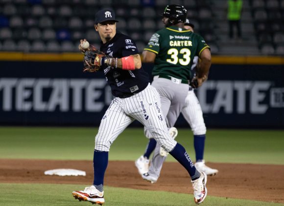 Los Sultanes toman ventaja en la serie ante los Pericos en Monterrey