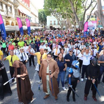 Gran Paseo Muy Padre reunió a más de 800 personas en el zócalo de Puebla