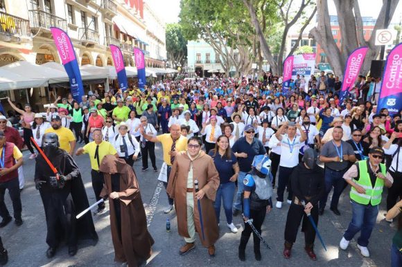 Gran Paseo Muy Padre reunió a más de 800 personas en el zócalo de Puebla
