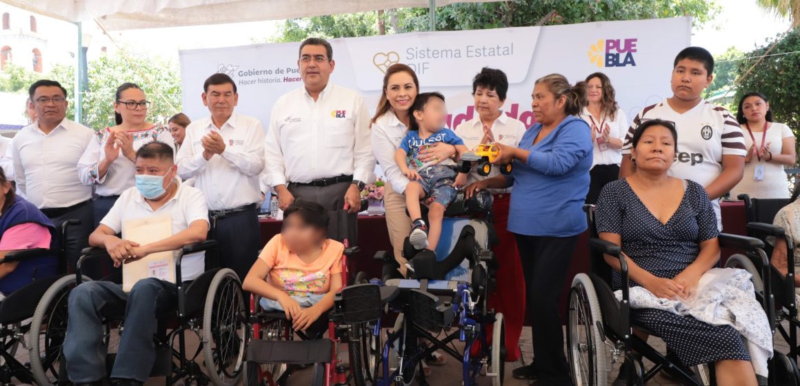 Acerca SEDIF programas y servicios a Tehuacán